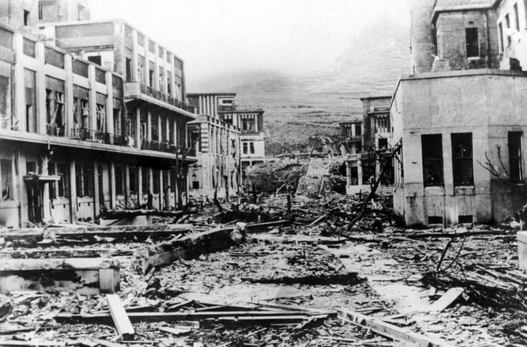 一夜数十万人死于火海，800万人流离失所，李梅火攻比核弹还残忍