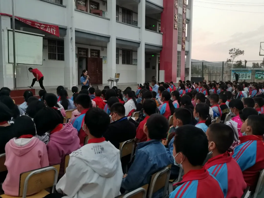 元谋:检察官情暖边远乡村学校