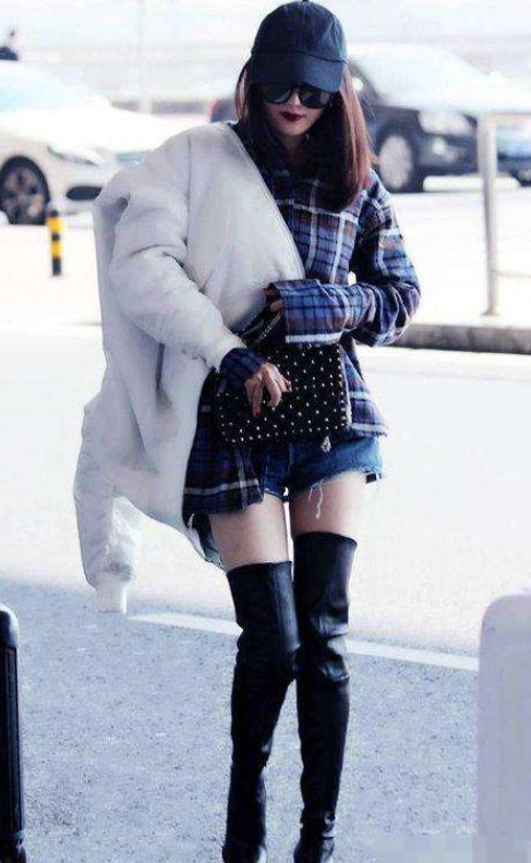 杨幂才是真的“腿精”！这靴子一般人谁敢买，