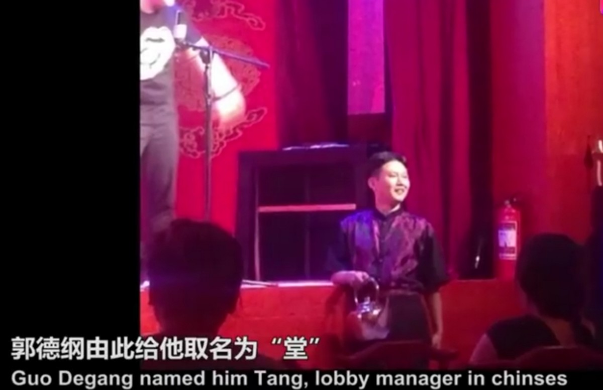 郭德纲爱徒开百万豪车上班，曾是大堂经理，如今上央视搭档蔡明