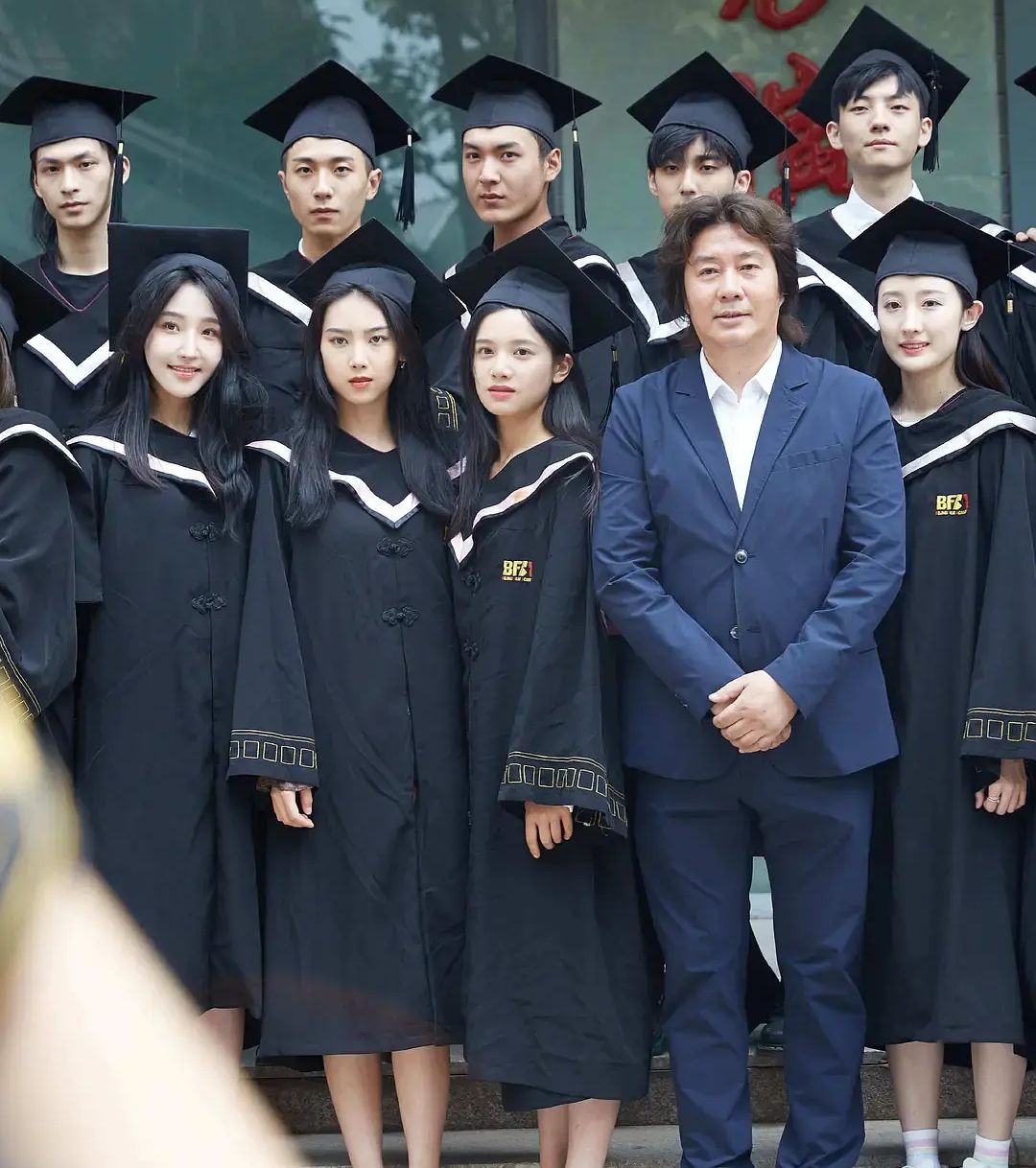 After 95 graduates, Xiaohua Qi graduated with a big picture to compare ...