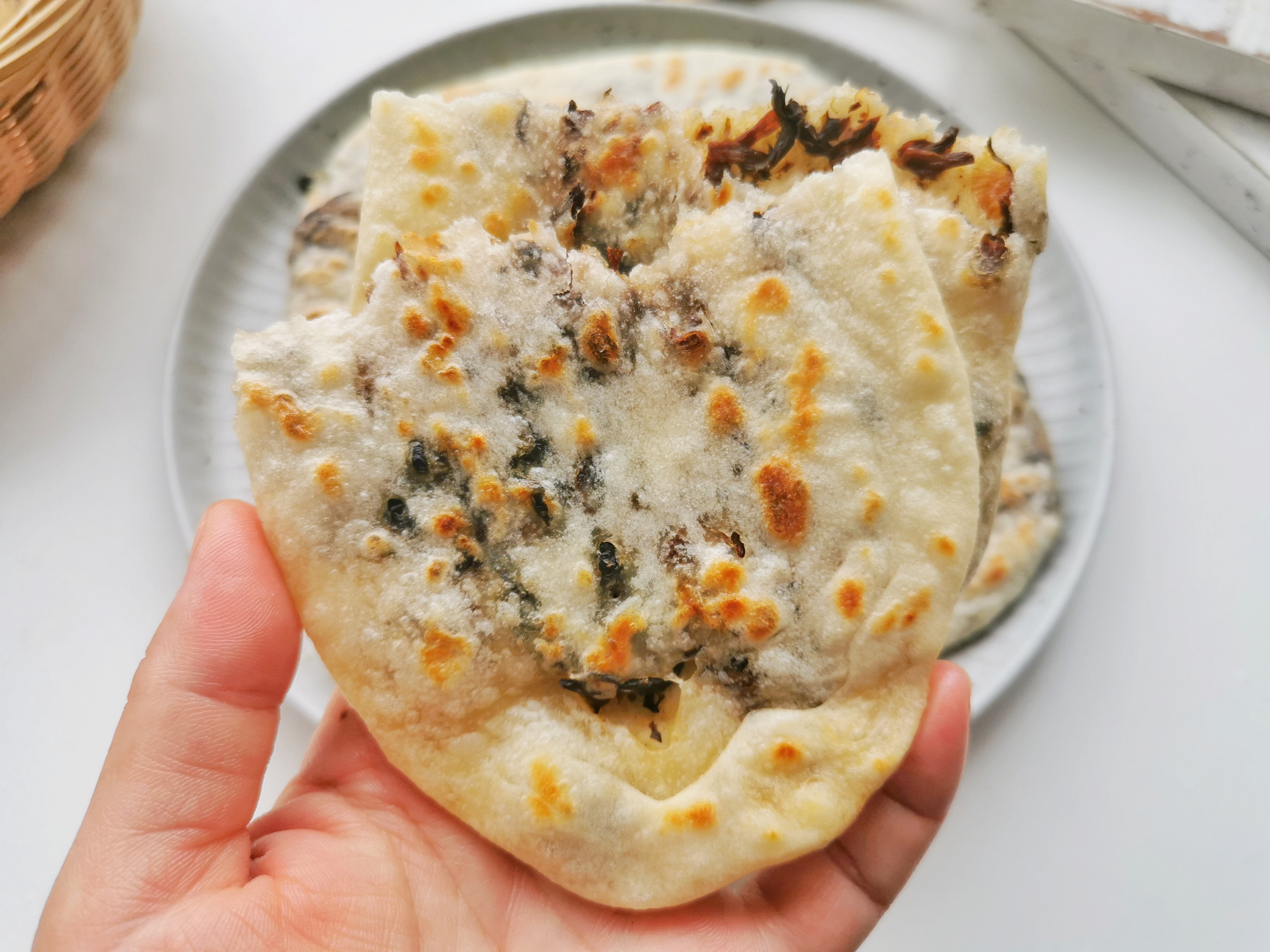 吃了会上瘾的梅干菜饼，不需要发面，不需要油酥，又香又脆真好吃