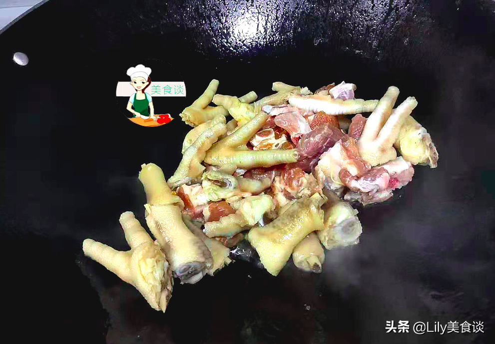 天冷了，燉上一鍋排骨雞腳土豆煲，鮮香又營養，大人孩子都愛吃