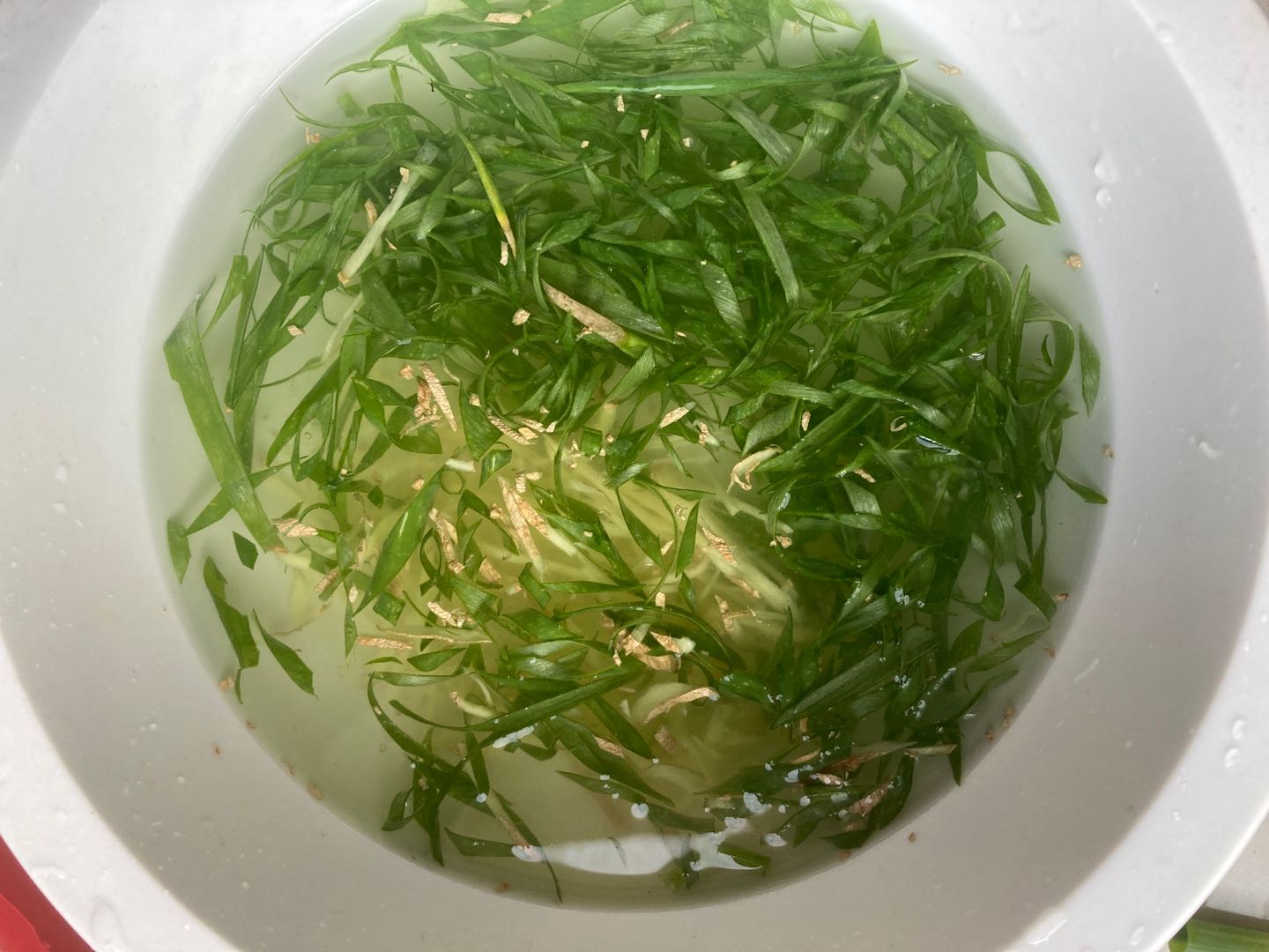 Follow Chef Wang Gang to make steamed fish without going to a restaurant. The taste is fragrant and tender, and the method is simple
