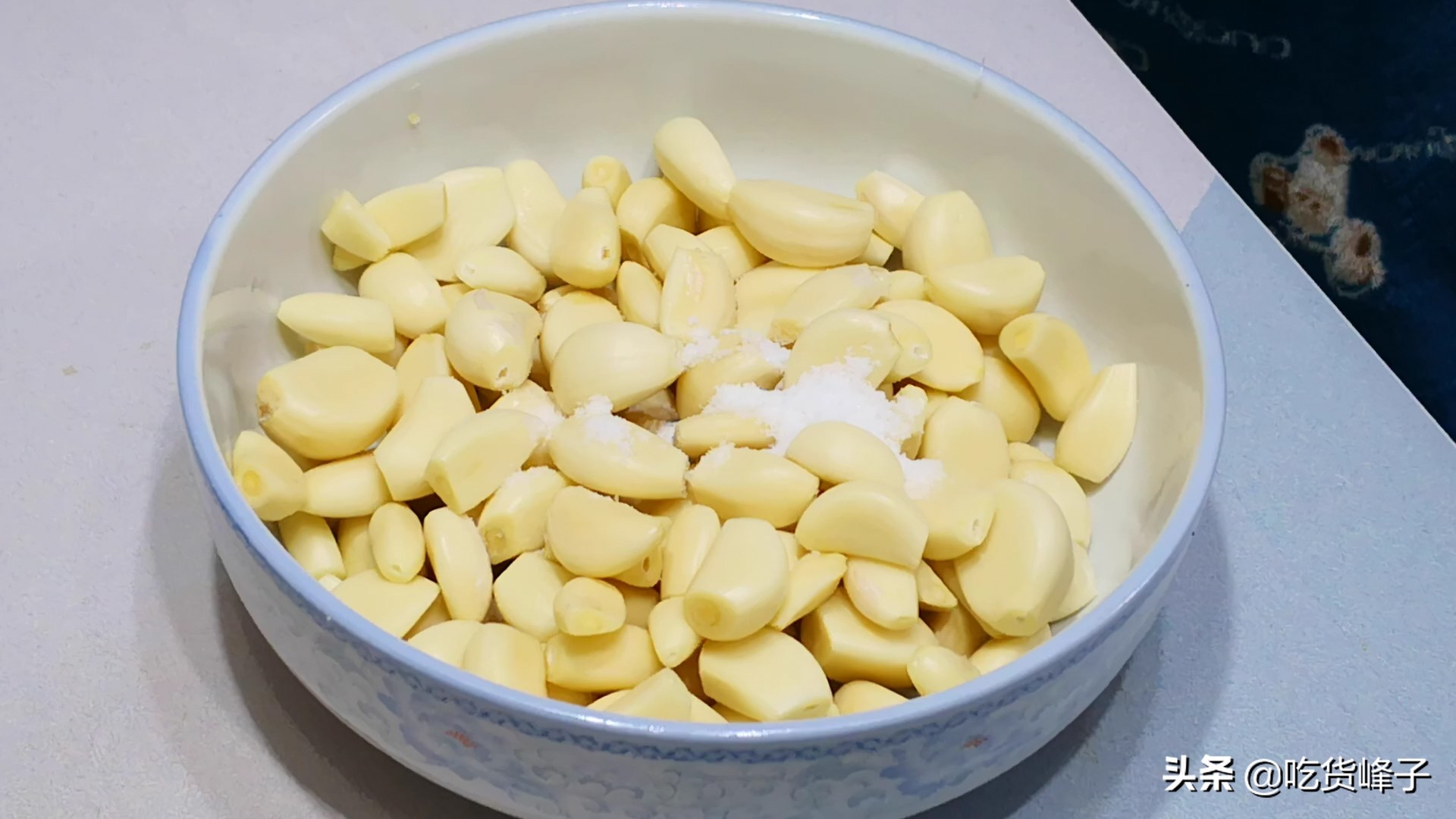 Dried meat 8 bloat dried meat 8 garlic, remember well " 1 cut 2 white " , 7 days become dark green, already simple fast