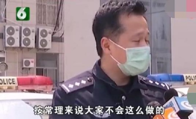 女子开车副驾无人，3个男人挤在后座，民警慧眼识破端倪