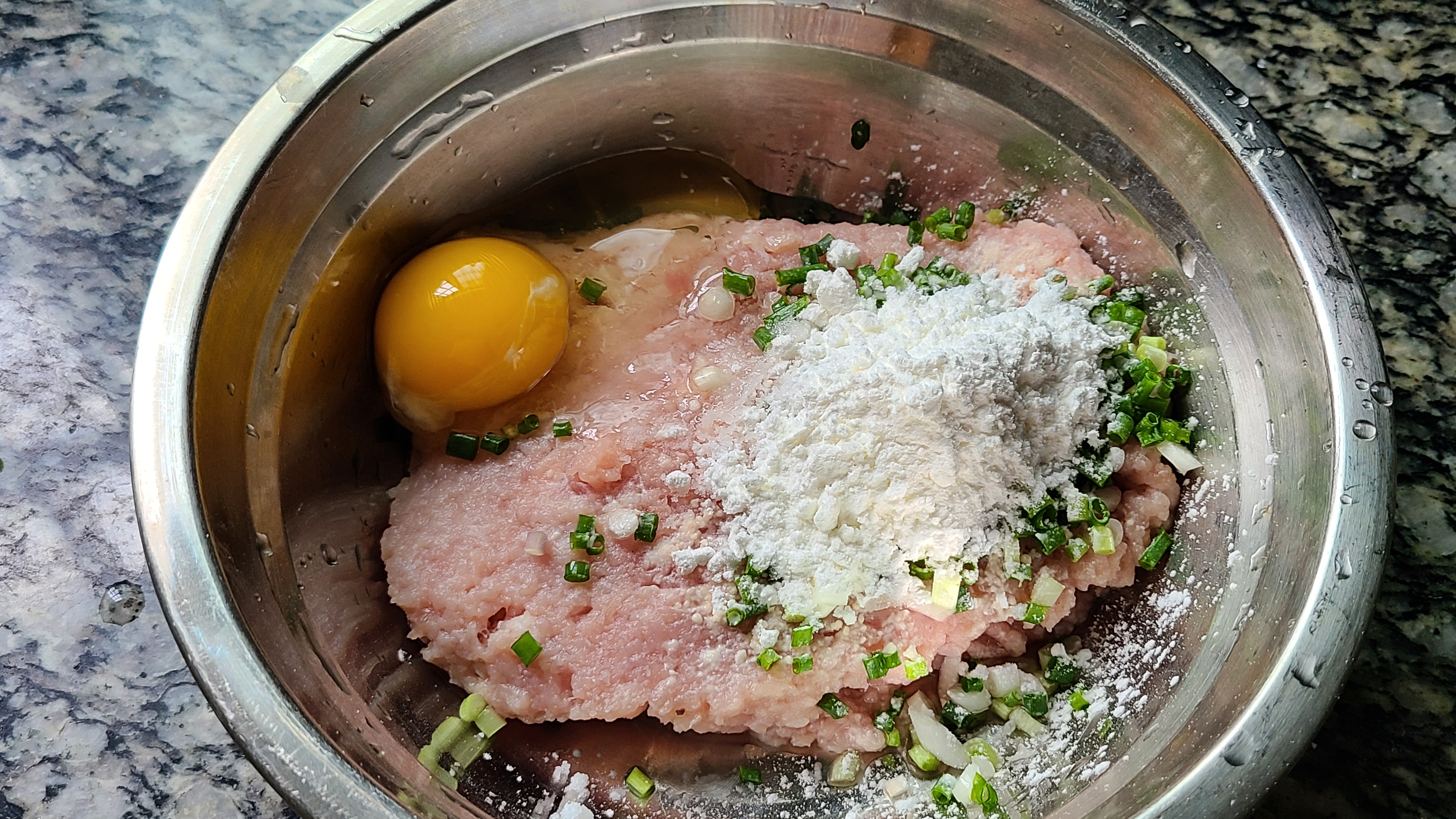 天氣這麼熱，教你一道廣東常見的釀苦瓜，香濃美味，好吃簡單