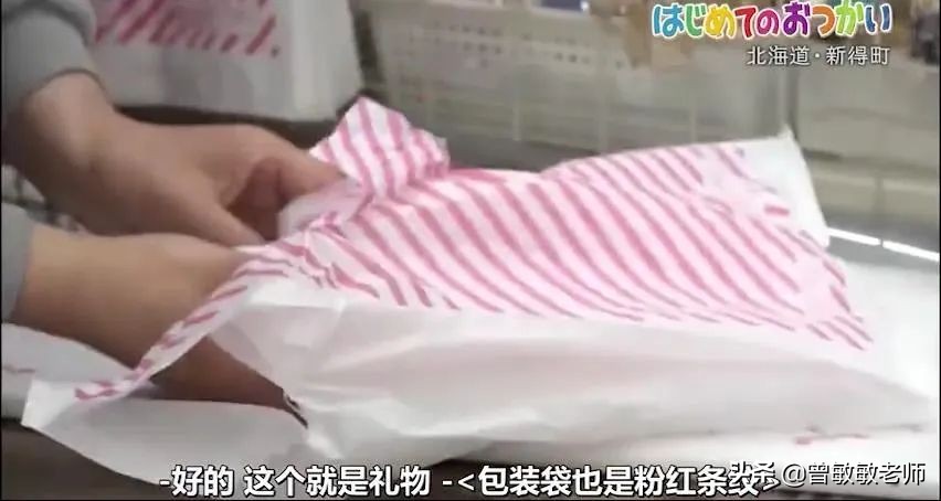 温暖！4岁和2岁姐妹花独自外出跑腿，这件事让大