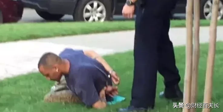 警察直播杀黑人，不止是种族歧视的问题吧？