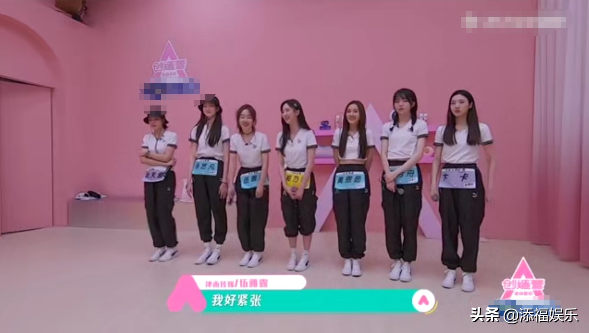 黄子韬说张艺凡唱歌像蚊子叫，镜头特写到她的手，也太可爱了吧