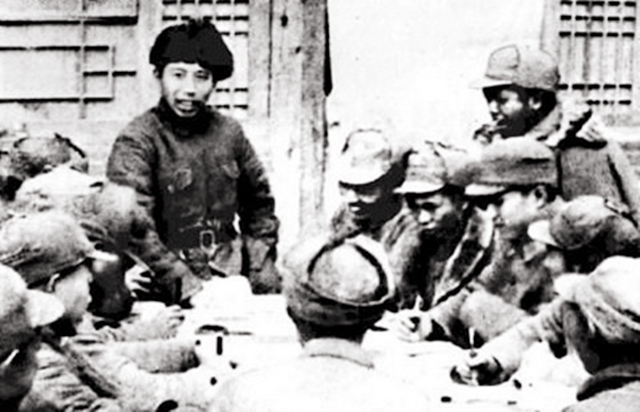 1954年，毛主席為什么要決策成立新疆生產建設兵團？
