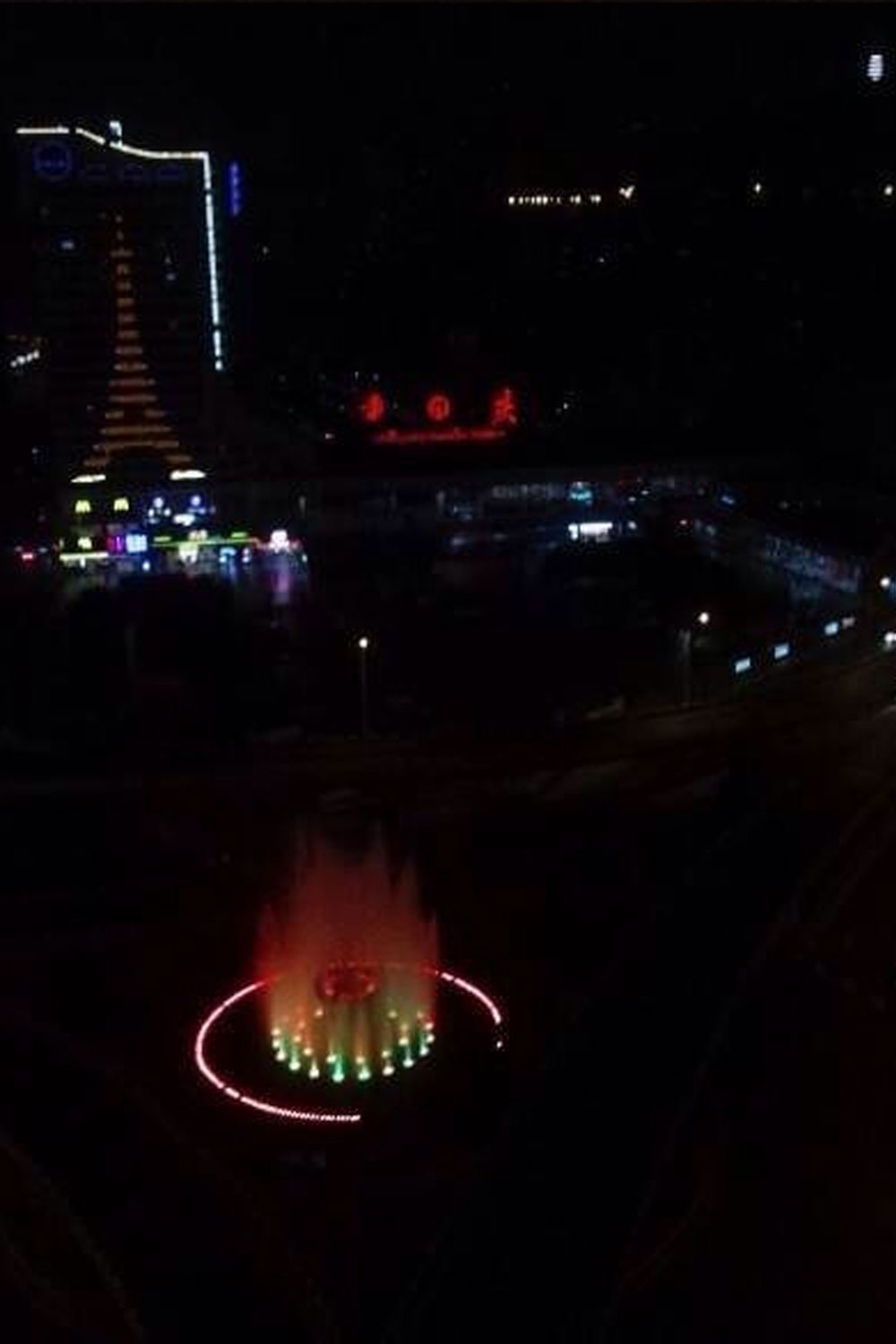 重庆菜园坝的九龙门：立交桥上的废弃喷泉，山城第一代“燃气灶”