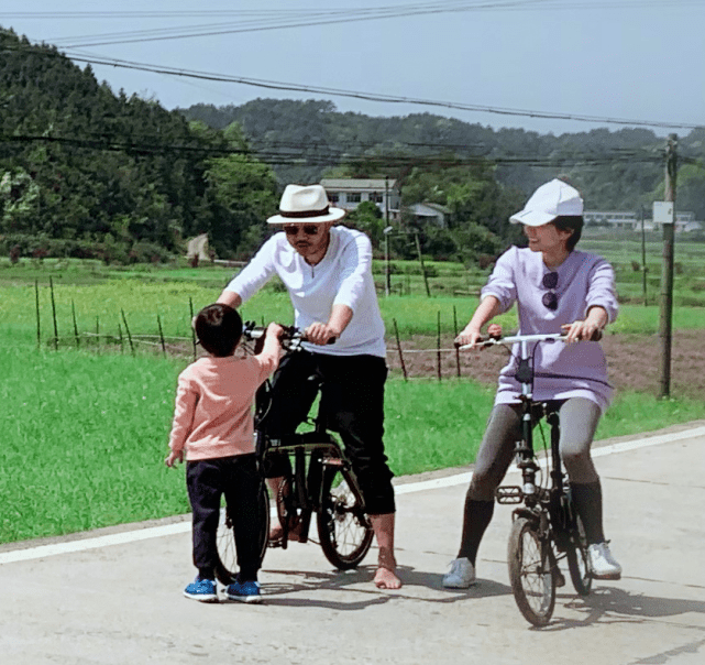 当妈不易！杨乐乐落泪自述鸡娃教育，曾报8个兴