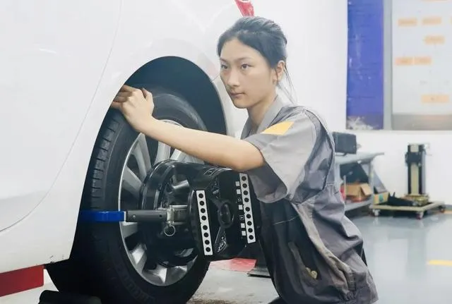 广安邻水“汽修女孩”店长成长记