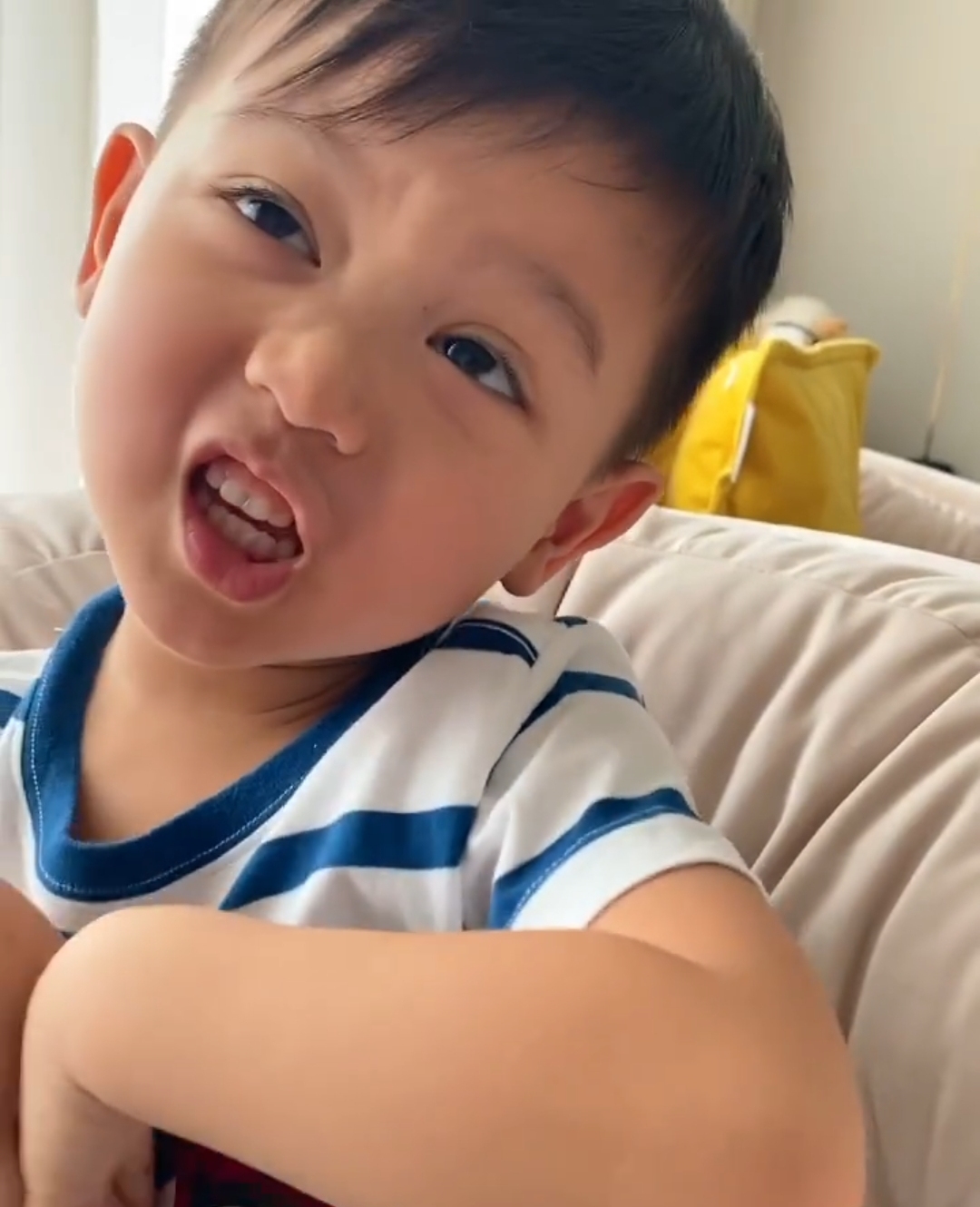 女主外男主內？ 胡杏兒產後一個多月就復工，李乘德輔導兒子有耐心