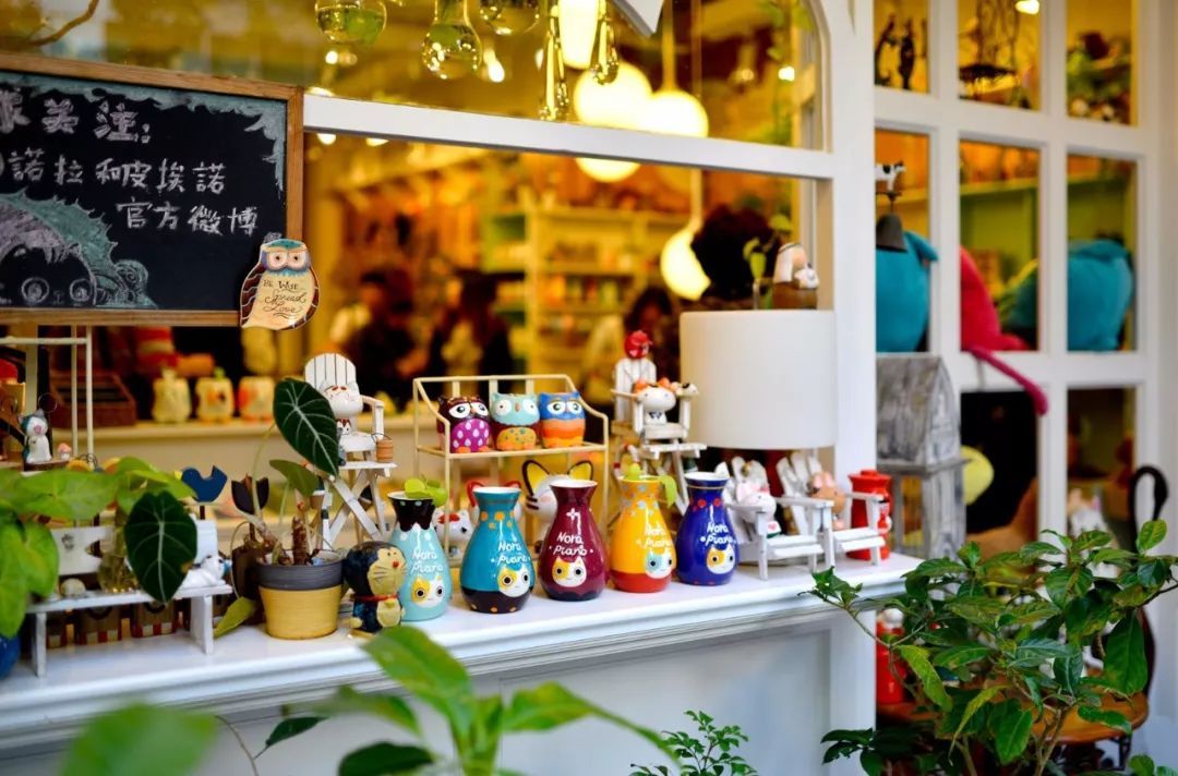 10 places that are most suitable for a person to travel, one every year, OK?