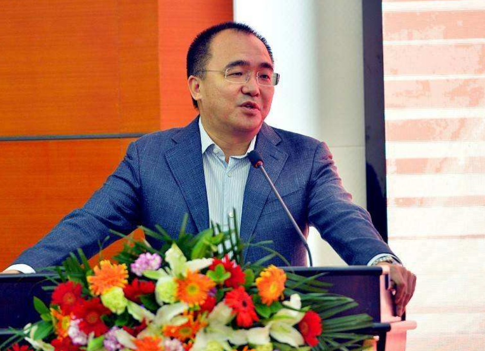 从诗人到湖北首富，前后花3亿元资产做慈善，他