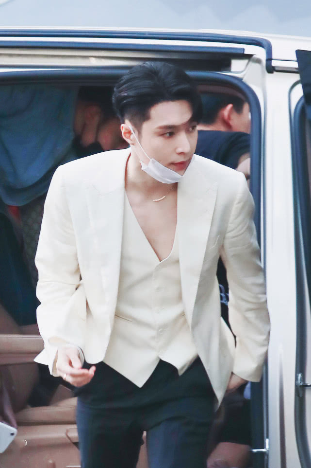 张艺兴退出 成员大换血八成观众送差评 这还是你