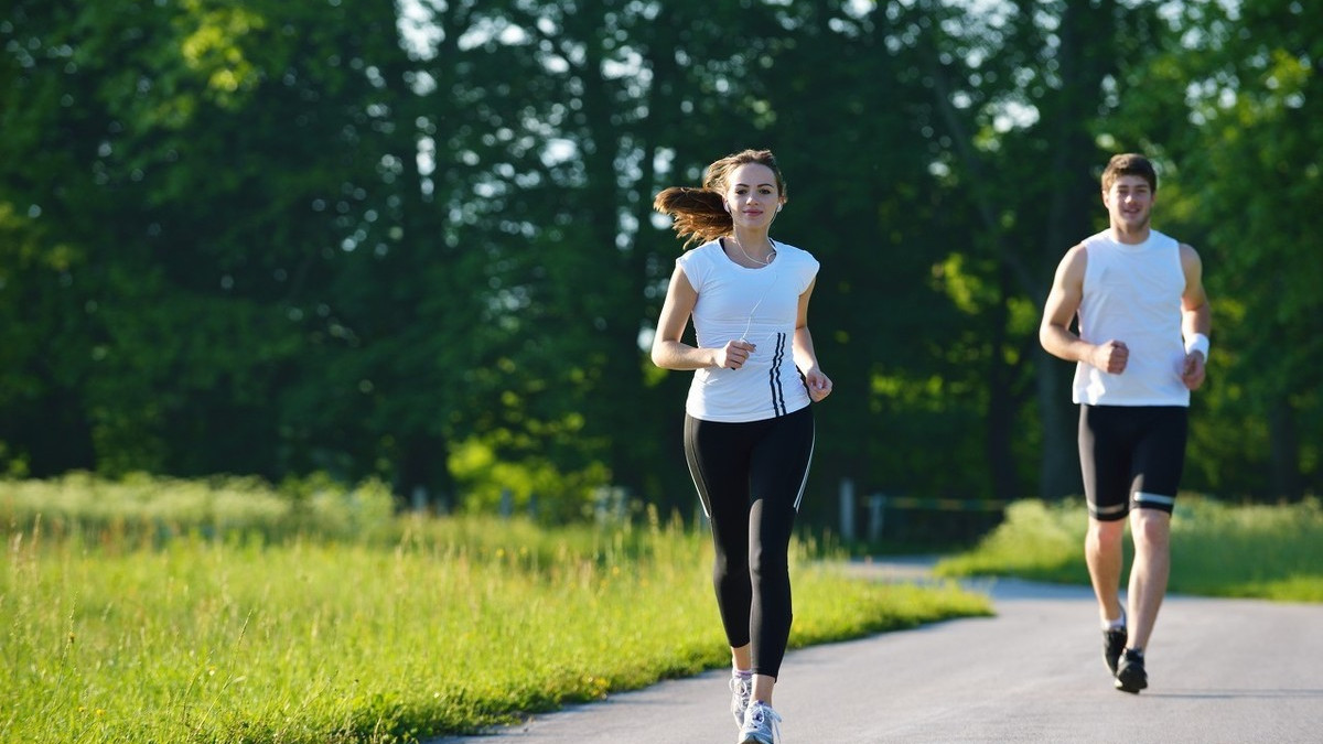 阿里员工逼59岁母亲去扫大街，众人纷纷骂不孝，
