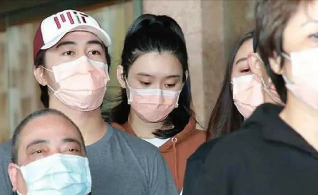 赌王家族联名讣告名单，没有奚梦瑶的名字？长