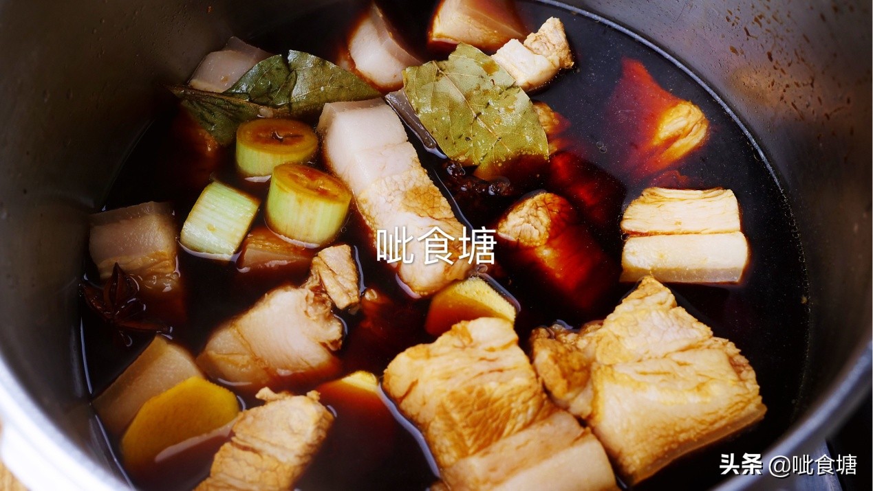 想吃肉夾饃還用點外賣？做法不難在家輕松搞定，外酥里嫩肉香四溢
