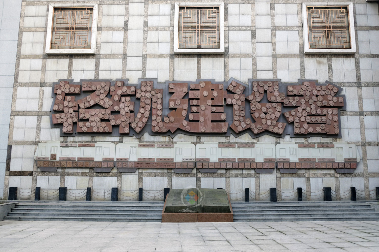 “轻轨”毁坏重庆形象？15年过去了，官方终于下定决心改成单轨