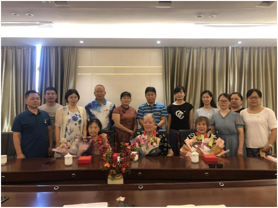 市四中庆祝建党100周年新老党员座谈会暨“光荣在党50年”纪念章