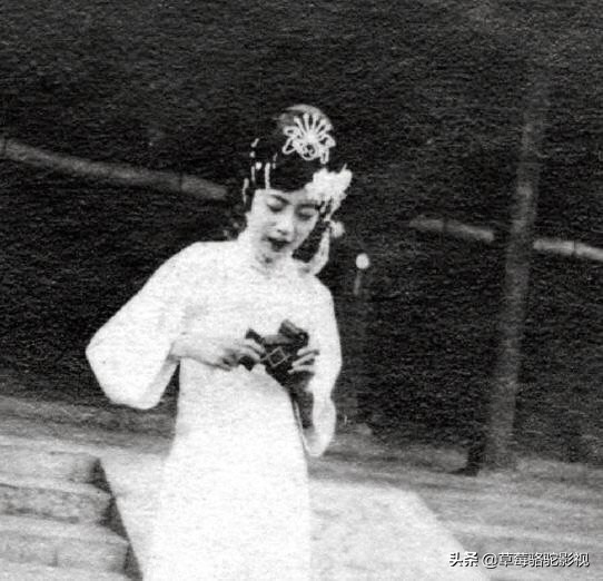 溥仪在没被赶出紫禁城前小日子过得还是舒坦，期间迷上了摄影
