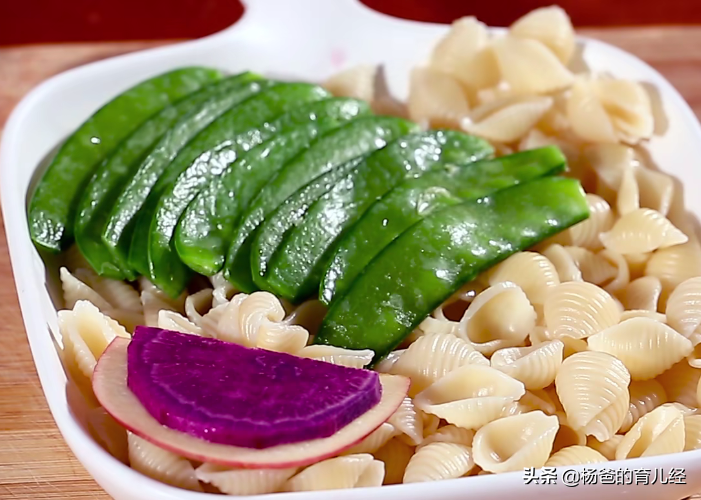 Share a baked noodle with apple, purple potato and cheese, which is nutritious and delicious, and a home-cooked food that children love