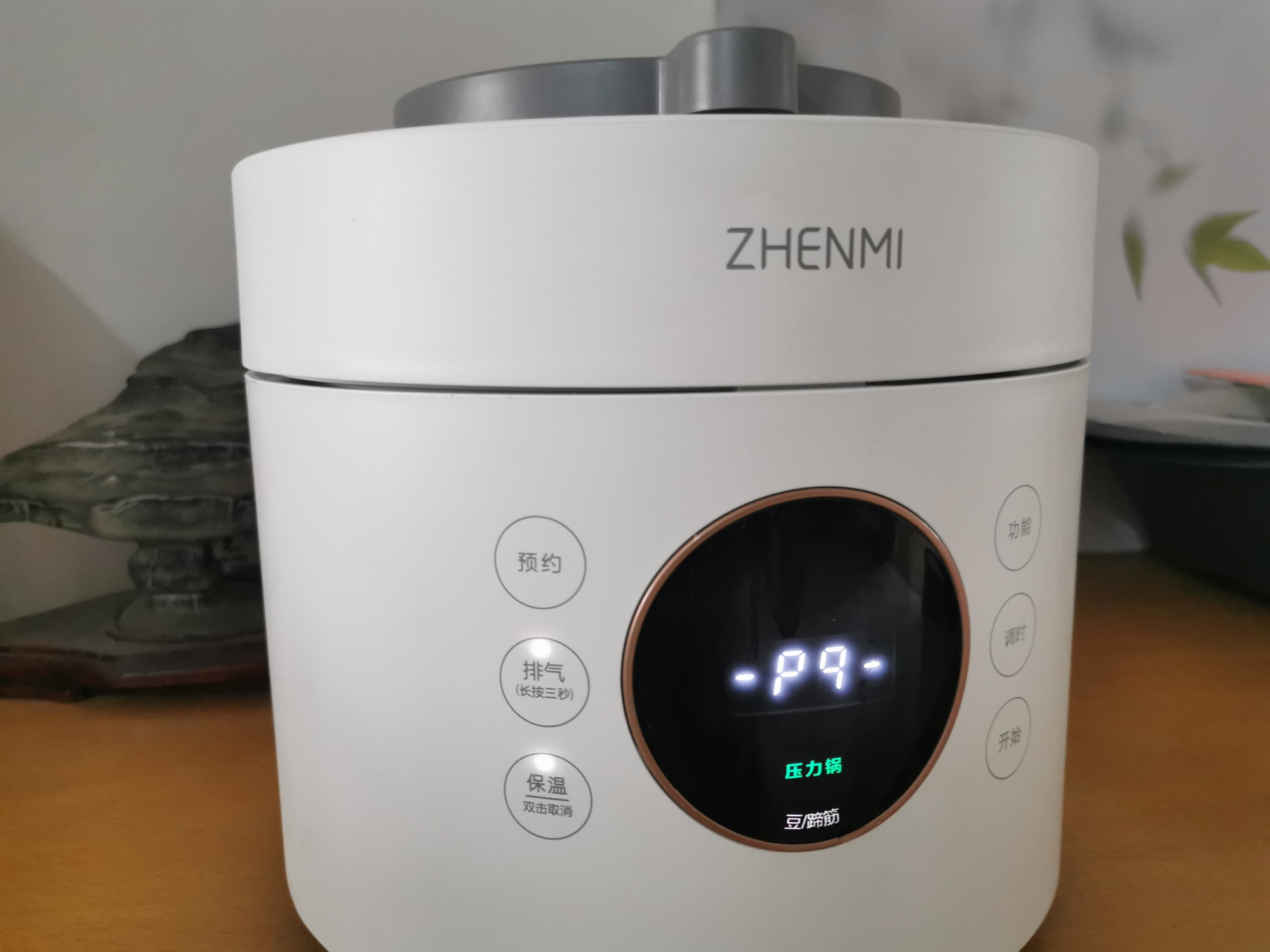 1碗糯米2根蓮藕，電飯鍋煮一煮，香甜軟糯吃不夠，比買的好吃