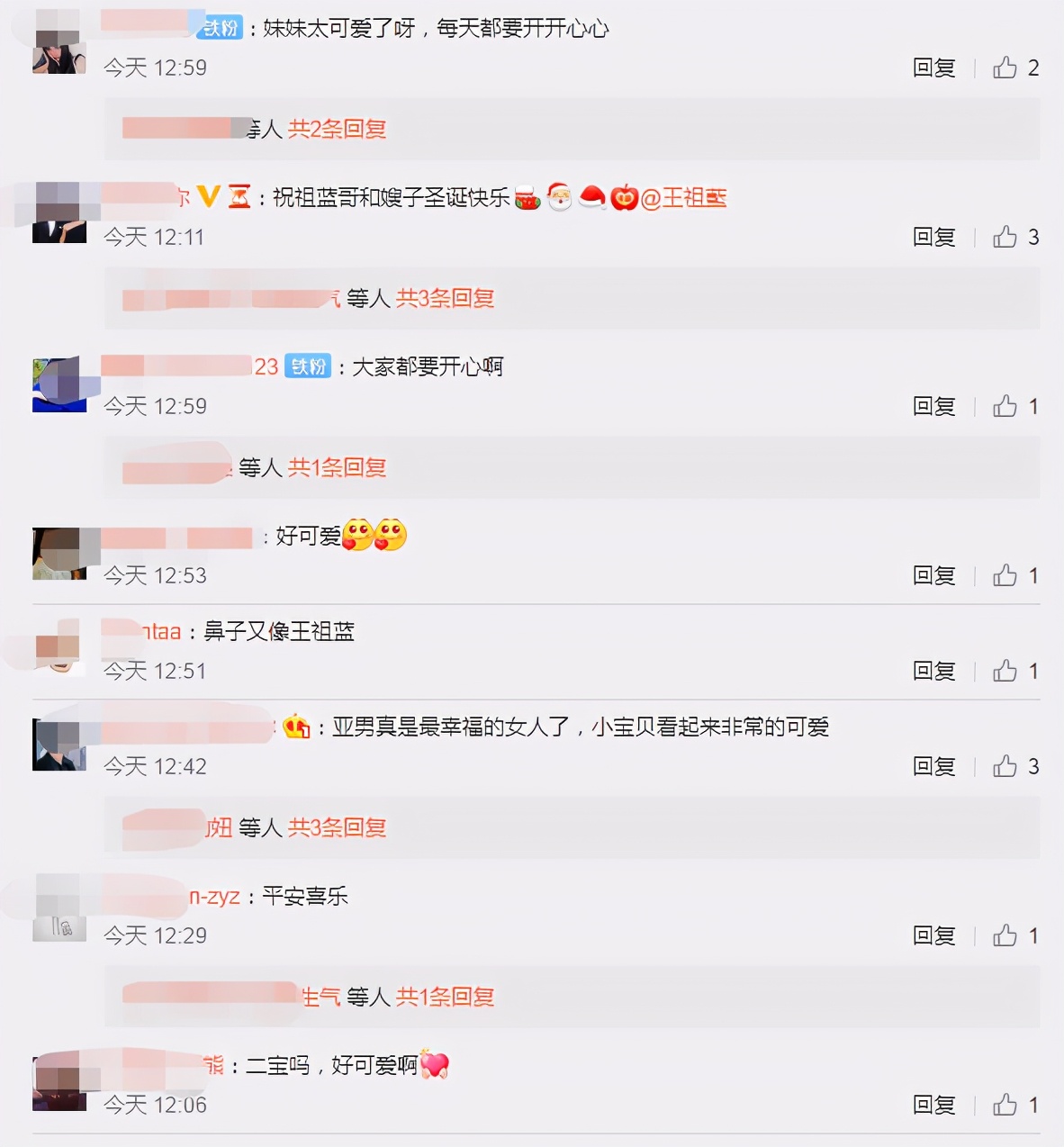 李亚男圣诞节晒两女儿，天韵变超萌小吃货，妹妹已长成小胖墩