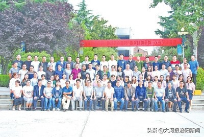 孟津區(qū)第一中學(xué)跨越式創(chuàng)新發(fā)展紀(jì)實(shí)(圖2) 孟津區(qū)第一中學(xué)跨越式創(chuàng)新發(fā)展紀(jì)實(shí)(圖2)