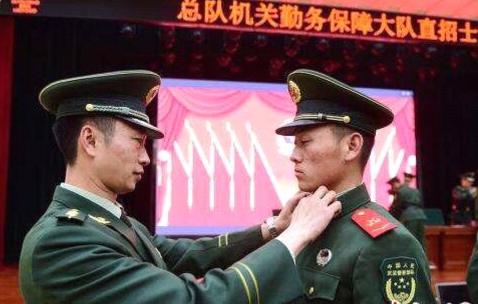 大学生当直招士官有三大优势，但也存在劣势，大学生们务必了解