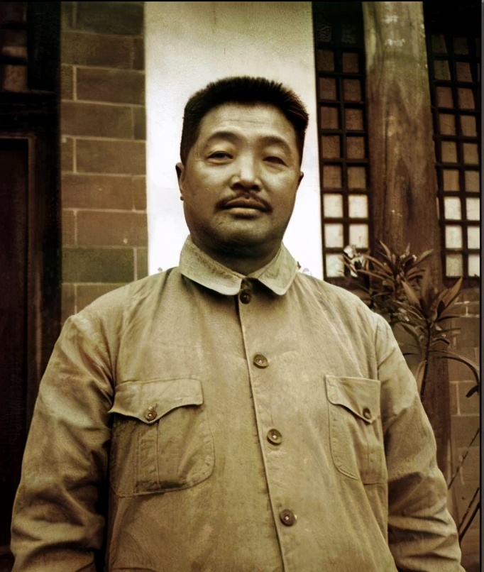 贺龙夫人薛明：26岁嫁46岁贺龙，53岁痛失所爱，