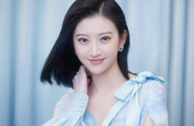 当“资源咖”却被嘲讽，如今降级口碑翻盘，景甜与她的传奇15年