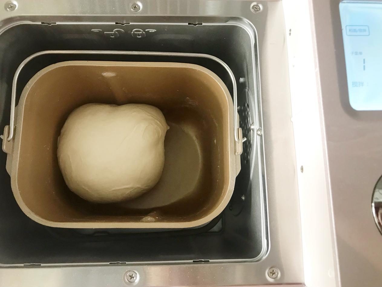 想吃油条不用出去买，自己在家也能做，干净卫生没有添加