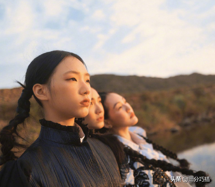 小S带三个女儿齐上阵，一张厌世脸，一张超模脸，看着像四姐妹
