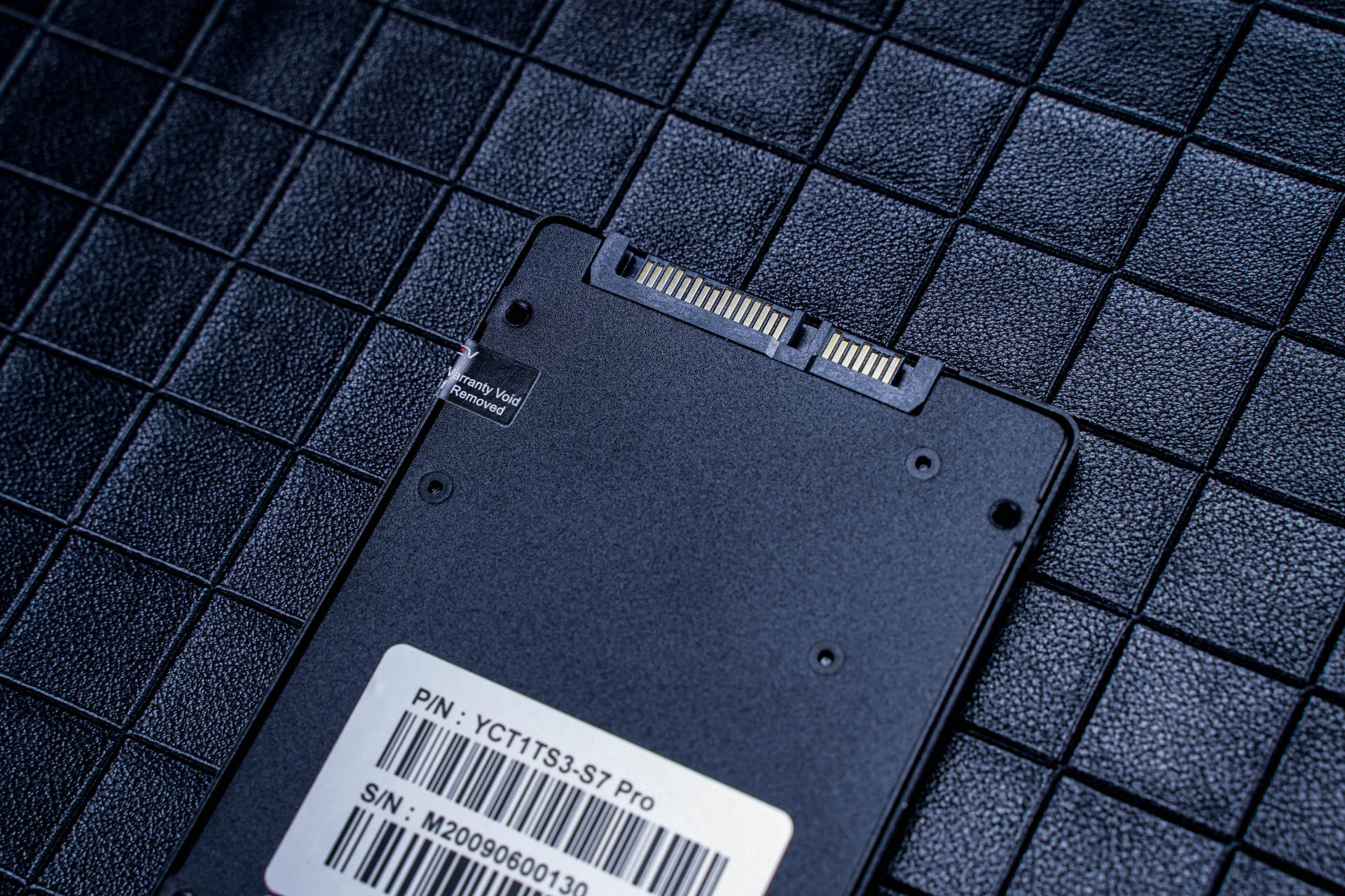 少不了的中国红体验光威弈系列Pro SATA SSD固态硬盘