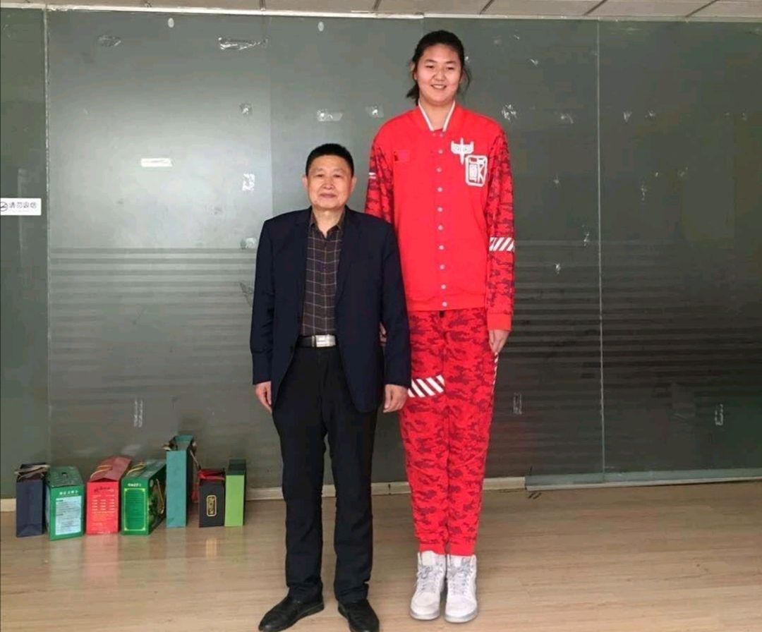 中国女篮后继有人 2米26小将练球5年基因强大 父母为运动员 足球心水论坛