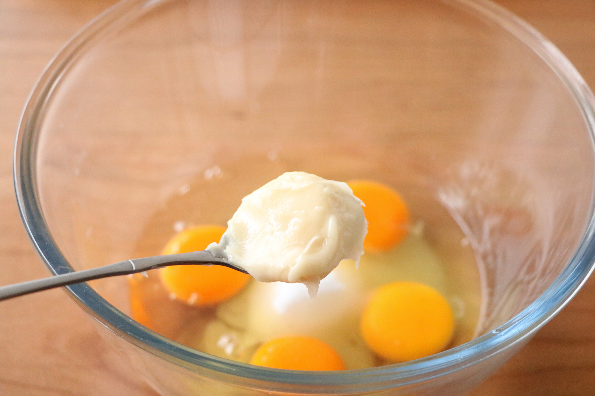 蜂蜜脆皮老式蛋糕，全都是兒時的味道，掌握技巧，在家做很簡單