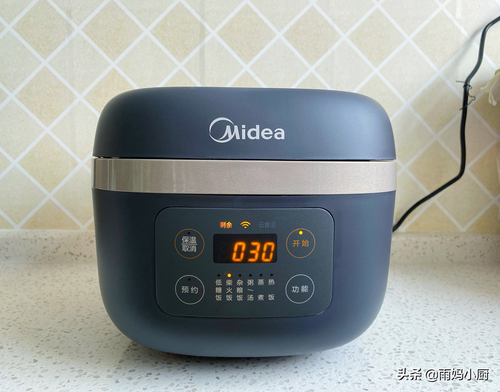 2分鐘疊好的網紅便當海苔包飯，做法簡單又方便，懶人早餐必備