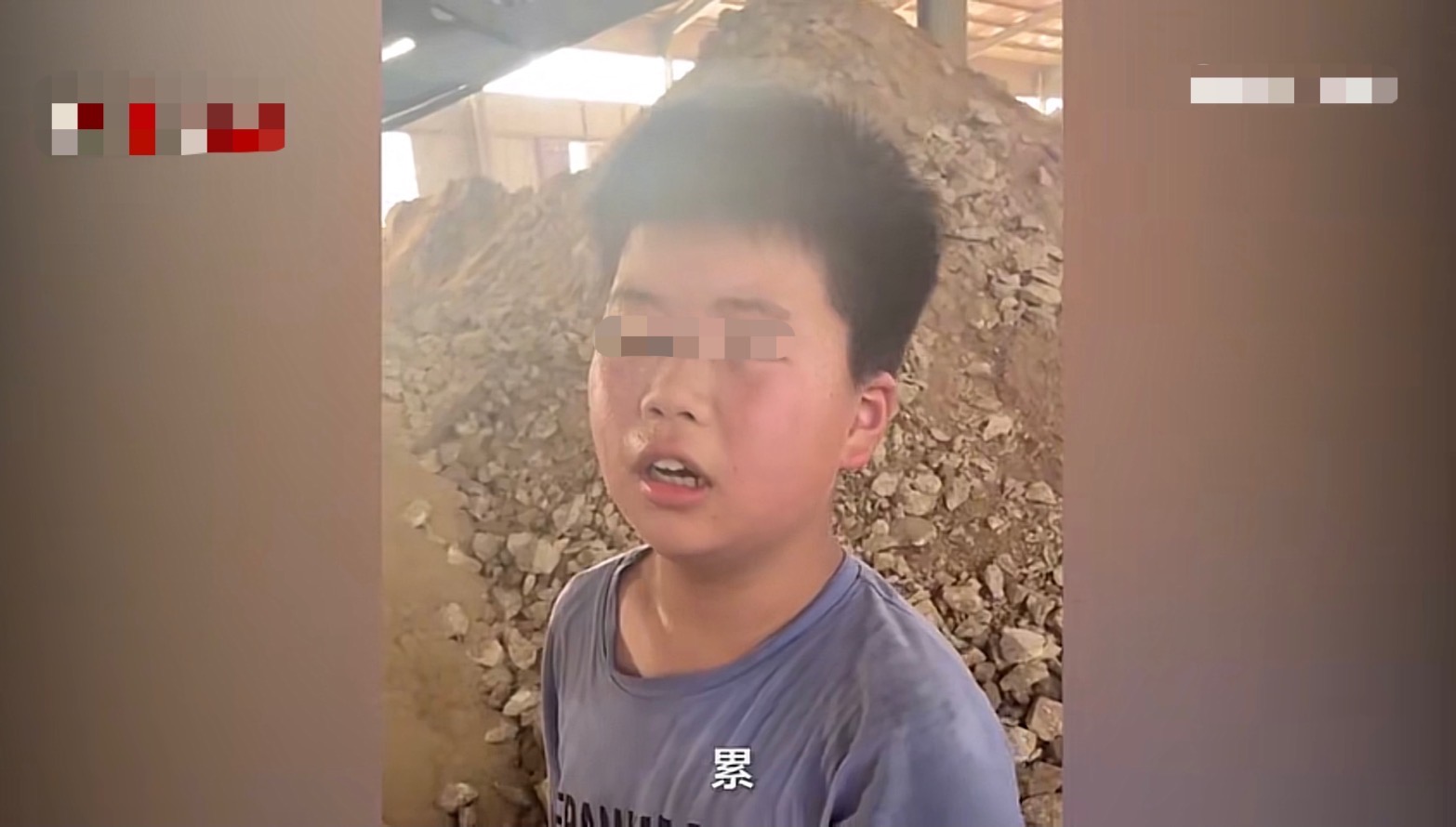 山东一男孩不学习，被爸爸带去车间铲沙子，爸爸：车间40多度，累哭好几次