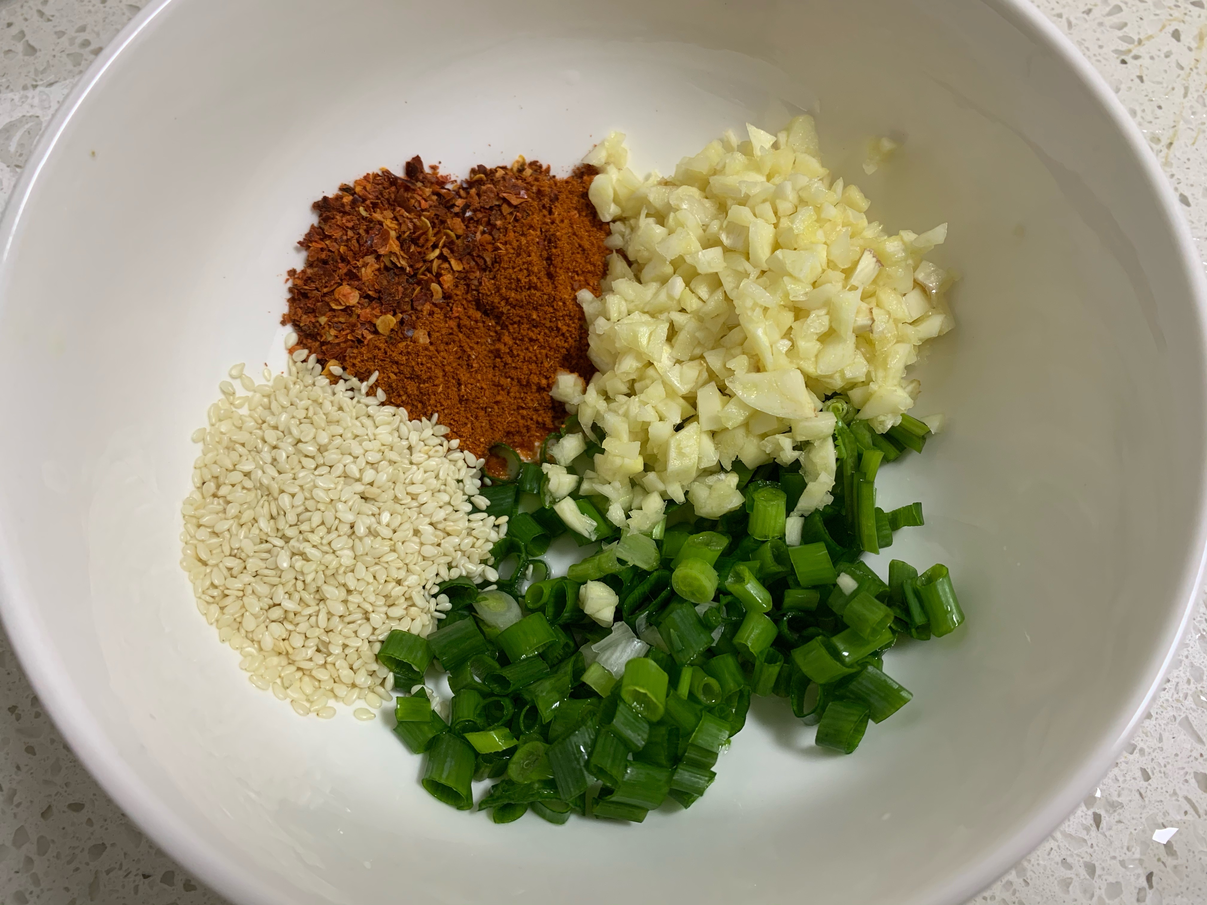 老公隔三差五就饞這菜，簡單一煮淋上醬汁，麻辣鮮香，下酒下飯