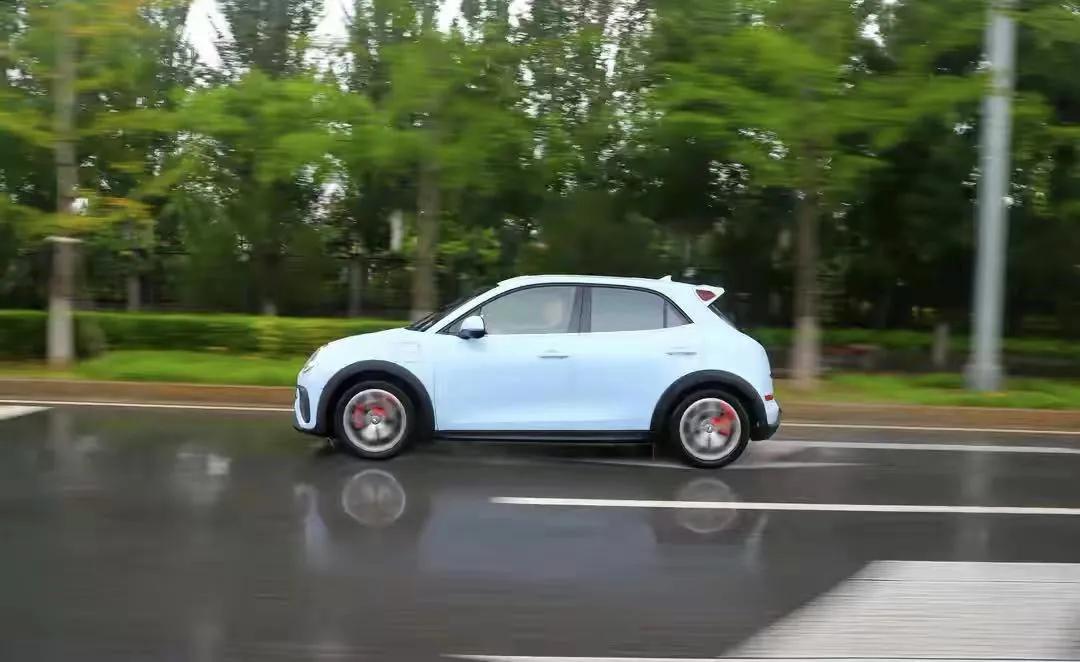 试驾欧拉好猫GT木兰版，零百加速仅需6.9秒，这款电车不一般