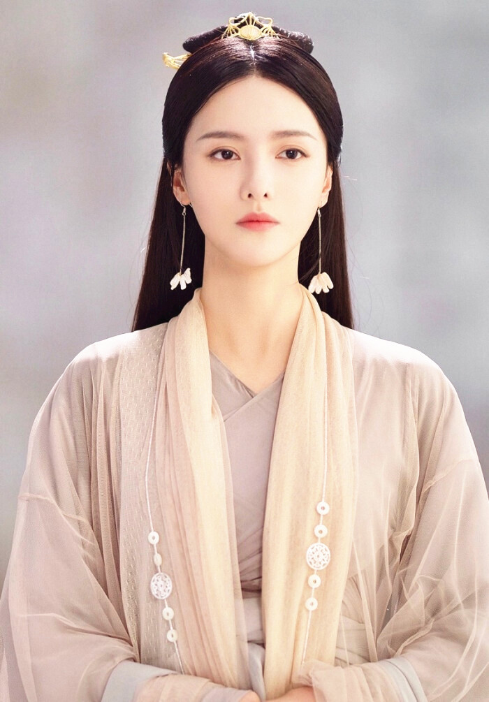 The new goddess Zhang Zhixi, easily interprets the beauty of jasper in ...