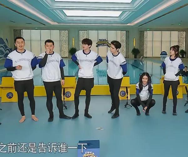 baby不愿下水被嘲，摄影师晒出全景，看到她的脖子：粉丝泪崩