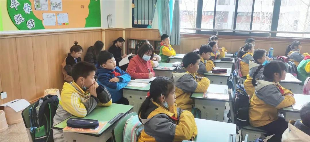 双流区实验小学外国语学校丨校长引领聚课堂 共学研究同成长