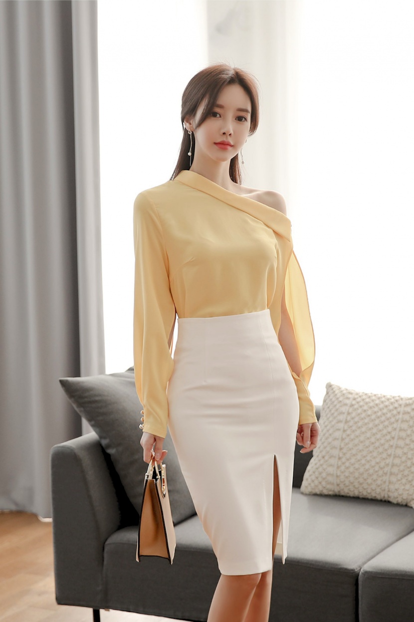 Korean beauty model Sun Yunzhu's noble temperament with yellow and ...