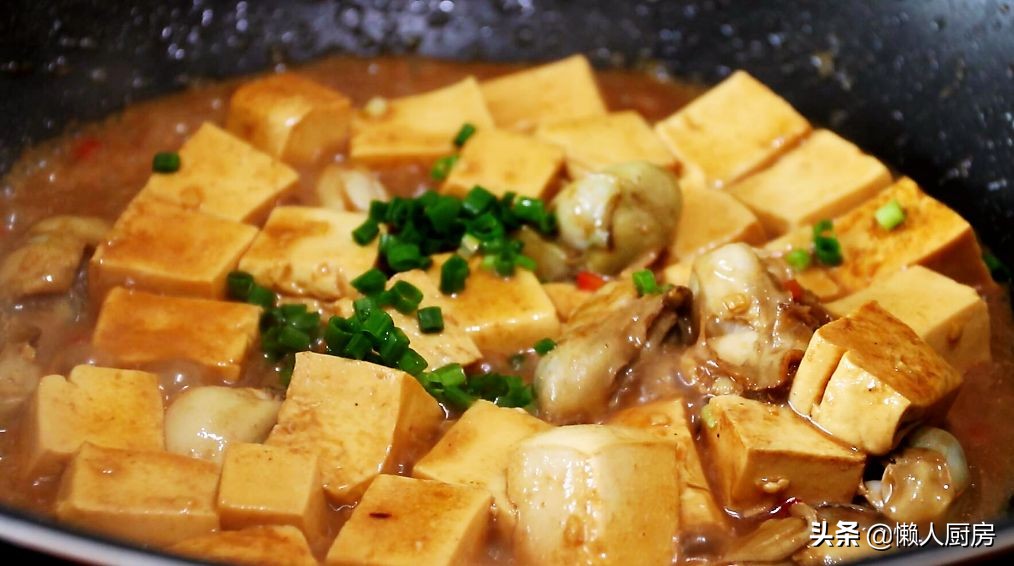 炖豆腐时，锅里加点它，吃着特别鲜，嫩嫩滑滑的，还不腥