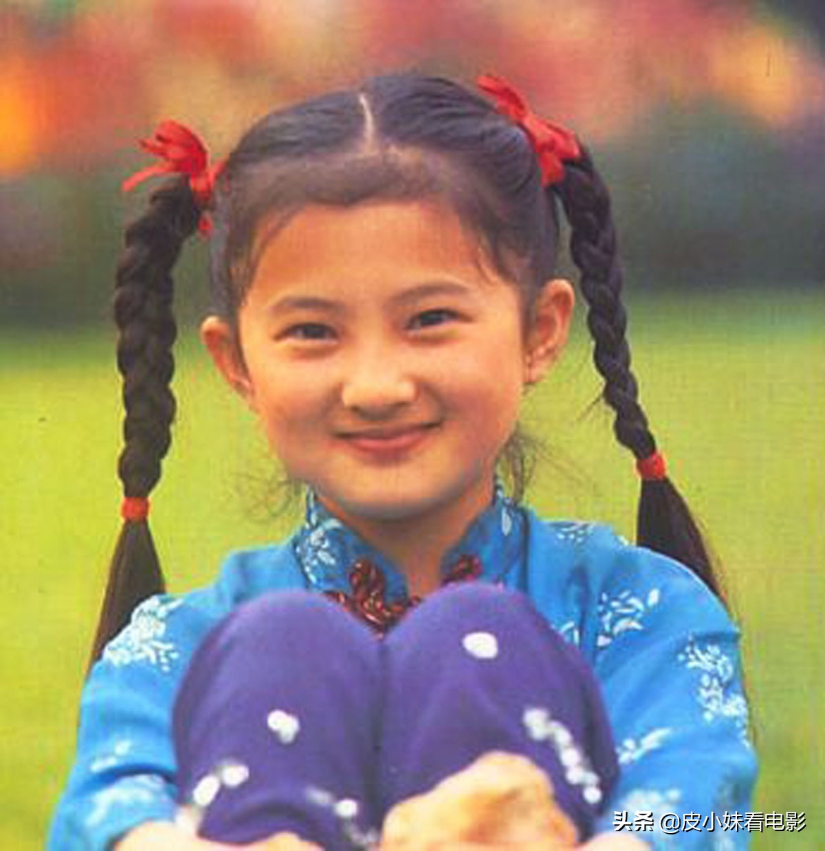 著名童星金銘：9歲爆紅成團(tuán)寵、在巔峰時(shí)退圈，她都經(jīng)歷了什么？